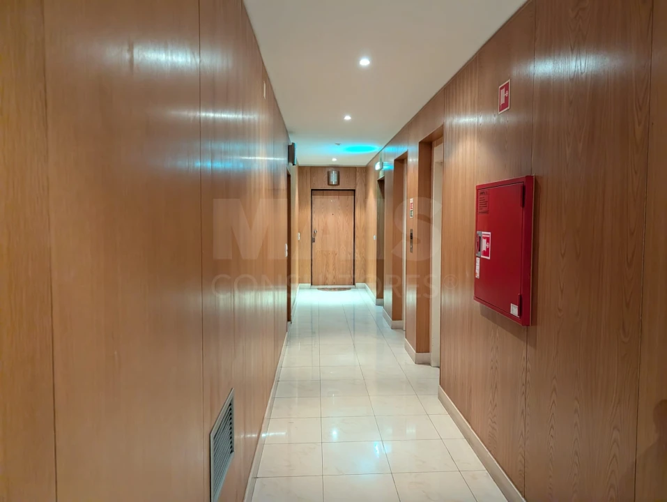 Apartamento T2 para Venda em Portimão Foto 3