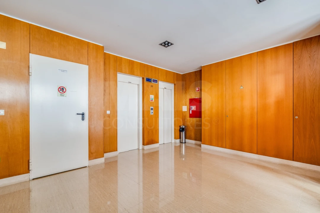 Apartamento T2 para Venda em Portimão Foto 2