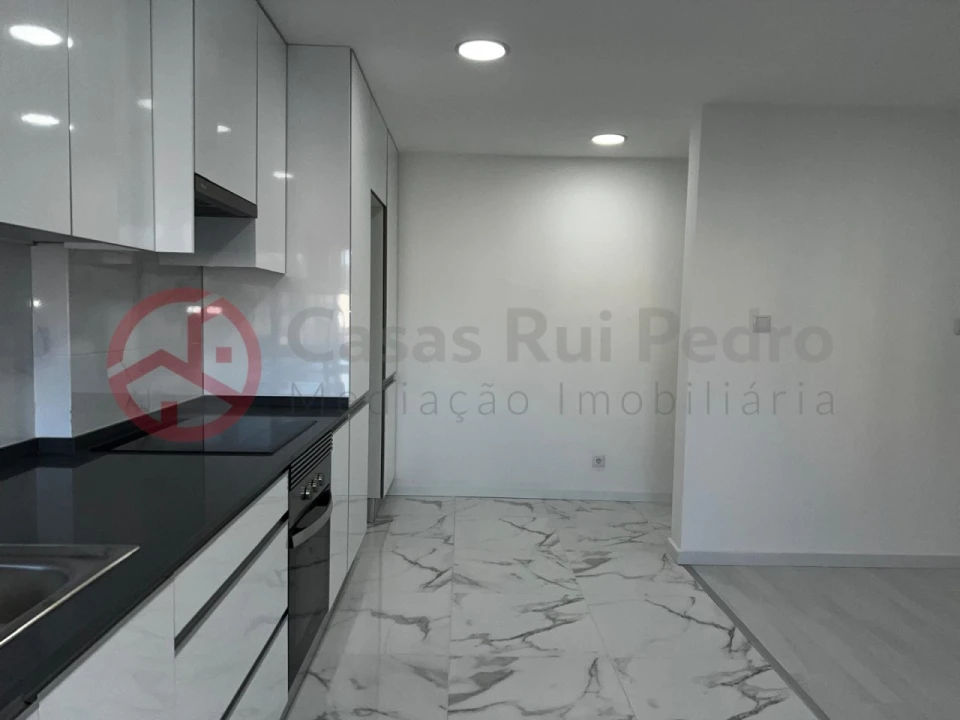 Apartamento T3 para Venda em Laranjeiro e Feijó Foto 2