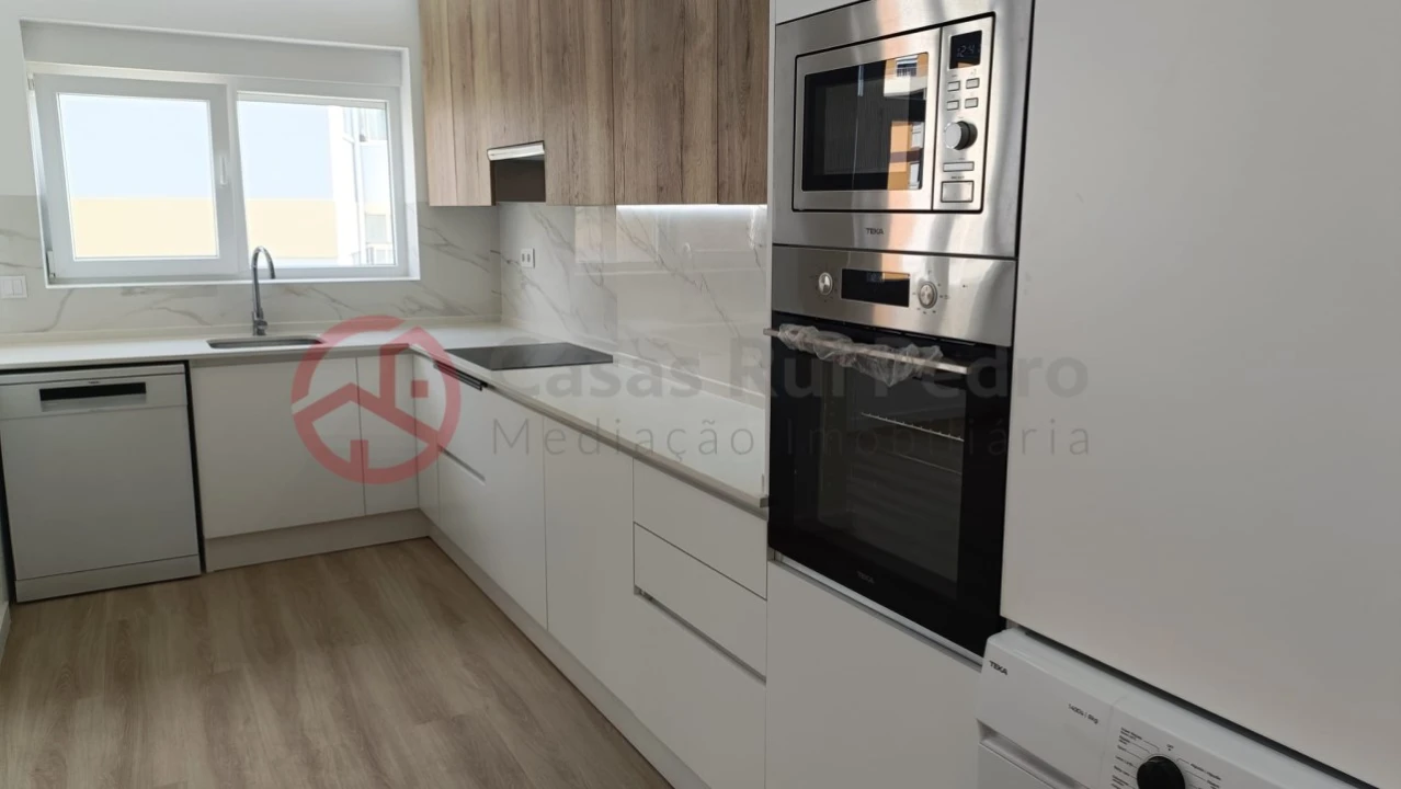 Apartamento T3 para Venda em Laranjeiro e Feijó Foto 1