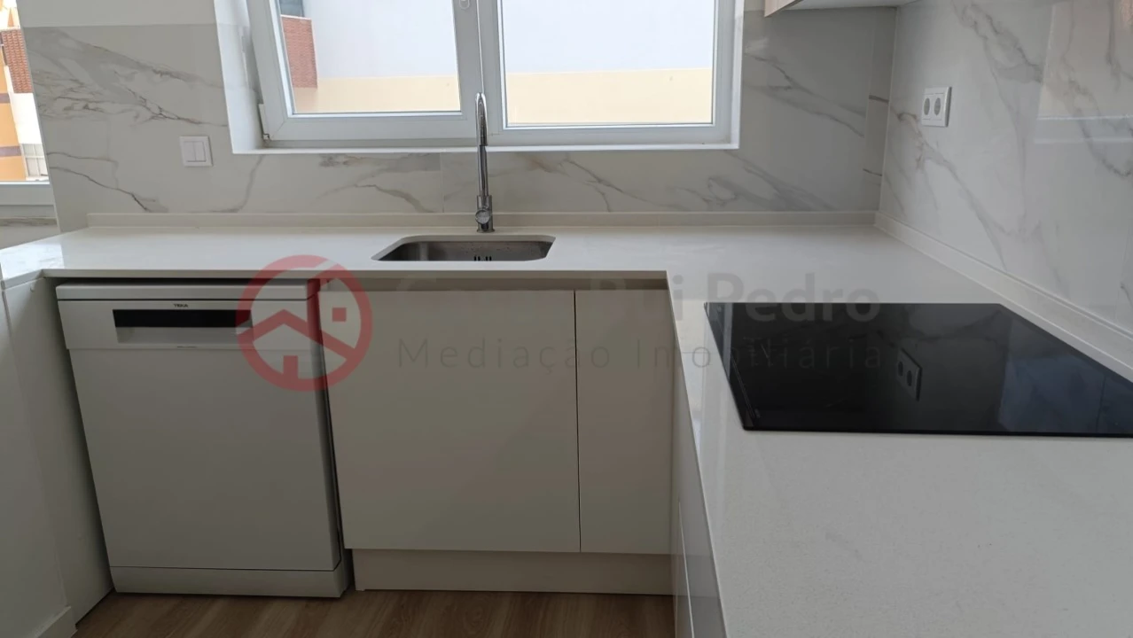 Apartamento T3 para Venda em Laranjeiro e Feijó Foto 2