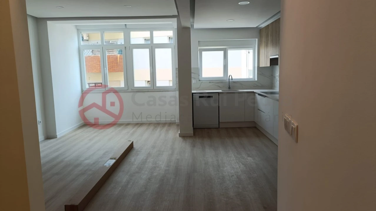 Apartamento T3 para Venda em Laranjeiro e Feijó Foto 11