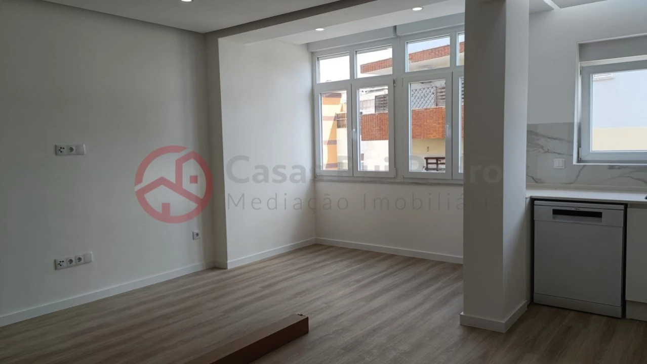 Apartamento T3 para Venda em Laranjeiro e Feijó Foto 12