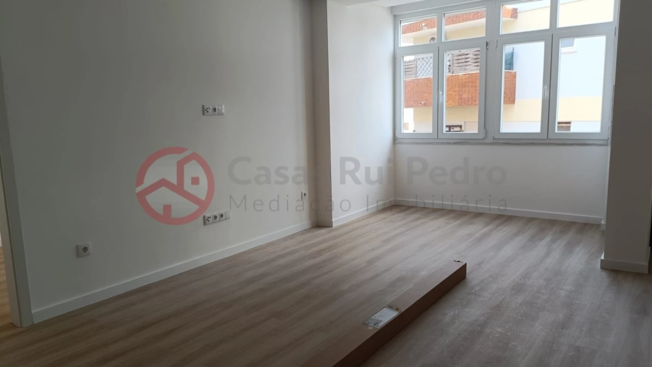 Apartamento T3 para Venda em Laranjeiro e Feijó Foto 14