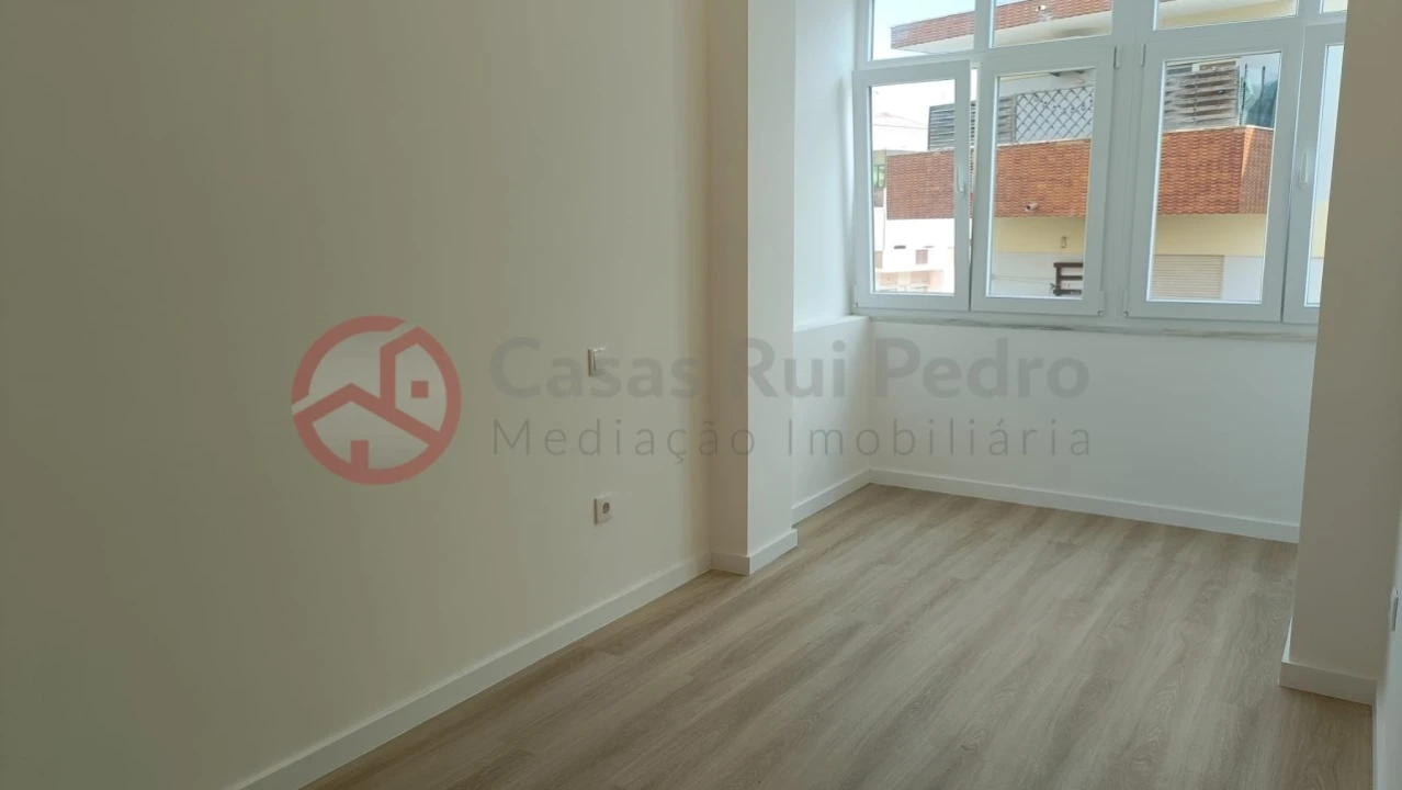 Apartamento T3 para Venda em Laranjeiro e Feijó Foto 15