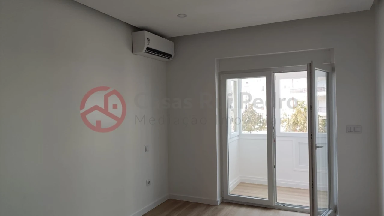 Apartamento T3 para Venda em Laranjeiro e Feijó Foto 18