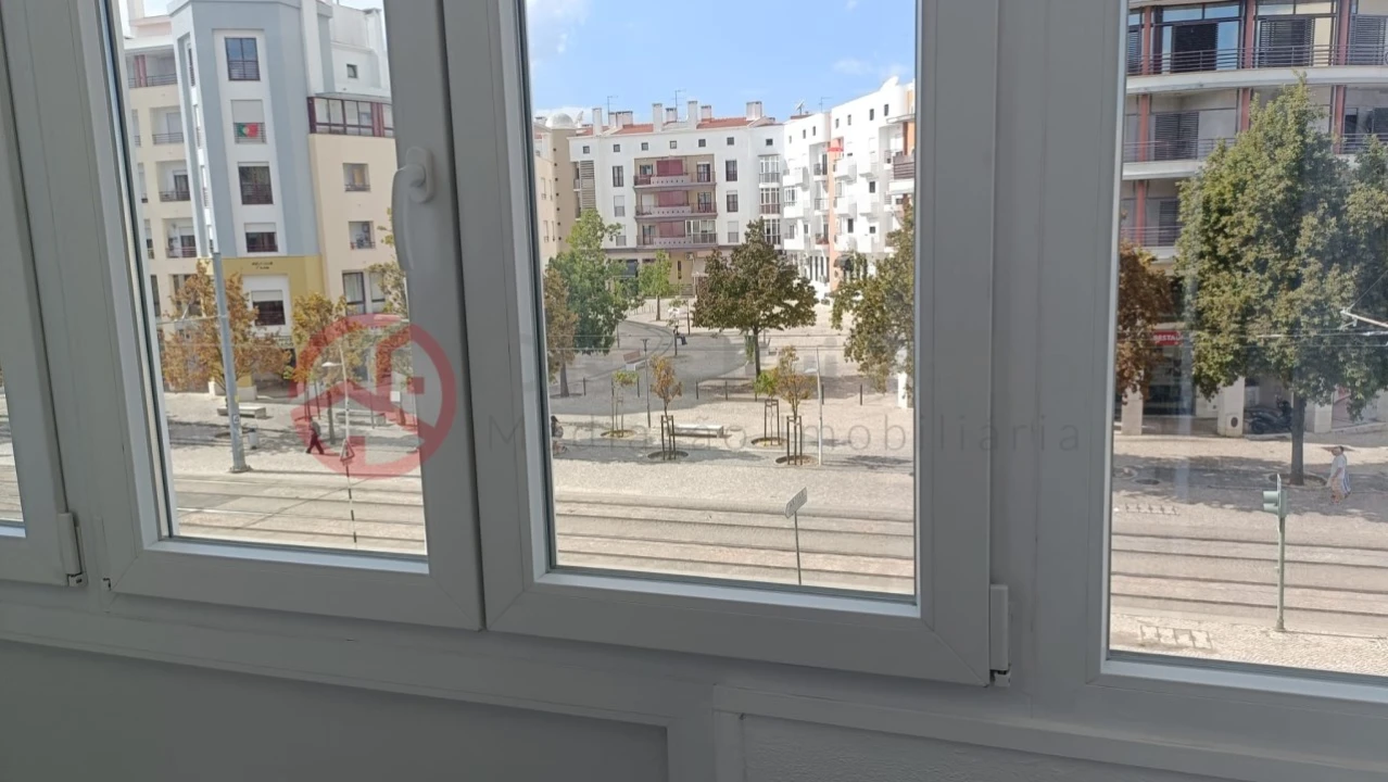 Apartamento T3 para Venda em Laranjeiro e Feijó Foto 23