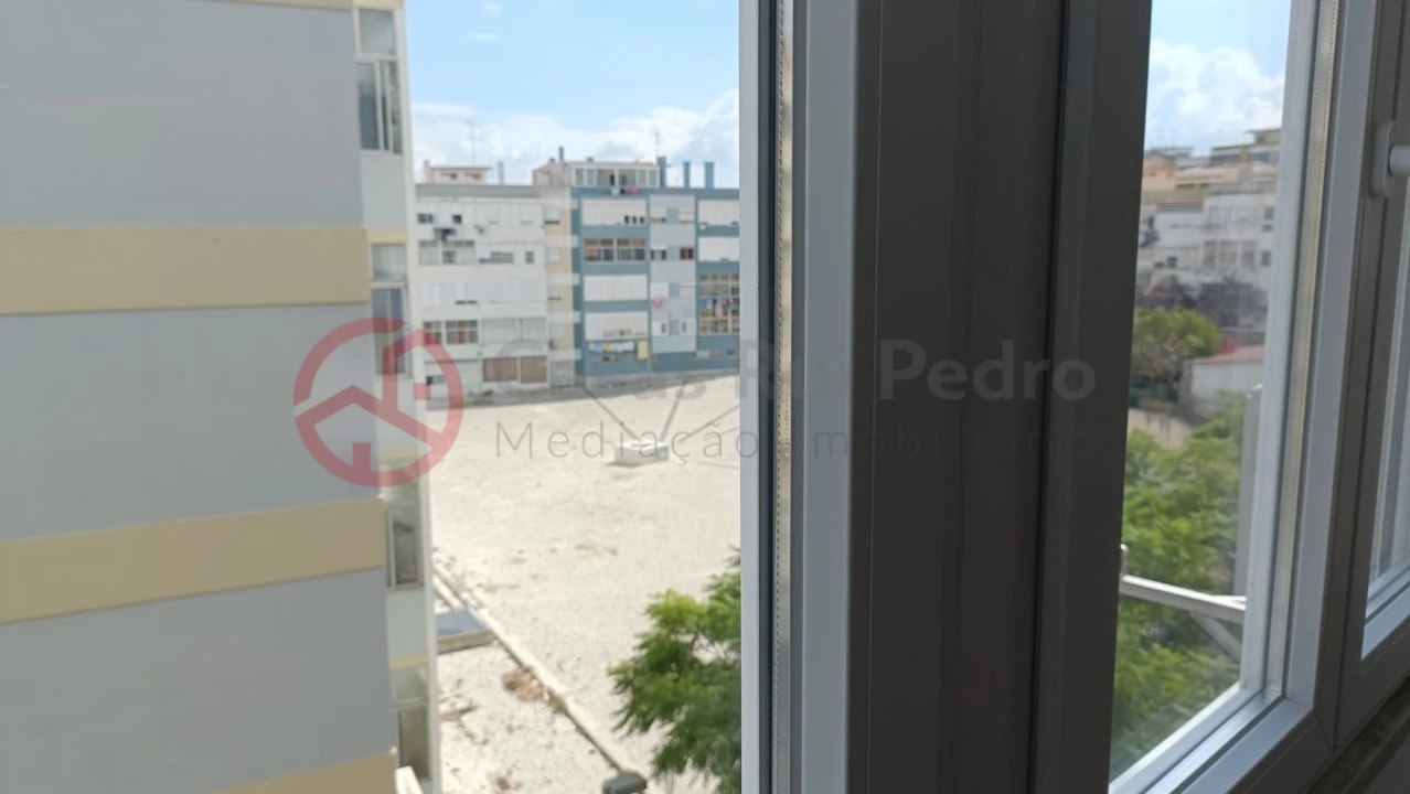 Apartamento T3 para Venda em Laranjeiro e Feijó Foto 24