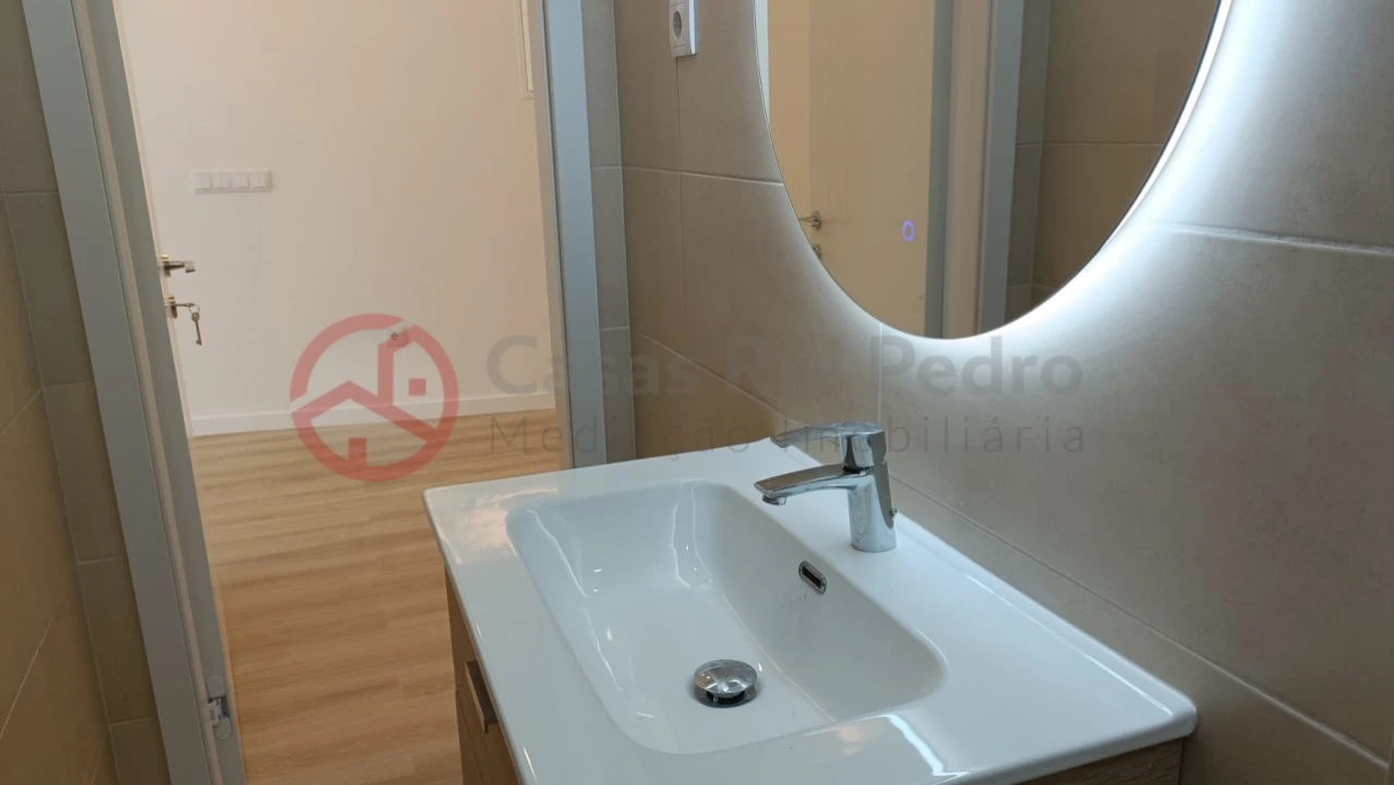 Apartamento T3 para Venda em Laranjeiro e Feijó Foto 34