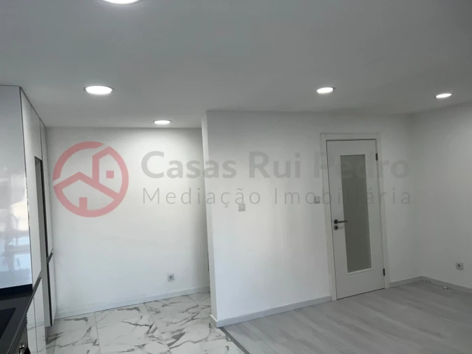 Apartamento T3 para Venda em Laranjeiro e Feijó Foto 4