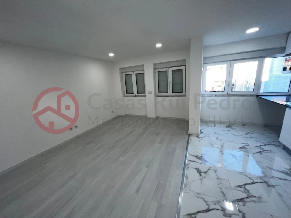 Apartamento T2 para Venda em Seixal, Arrentela e Aldeia de Paio Pires Foto 6