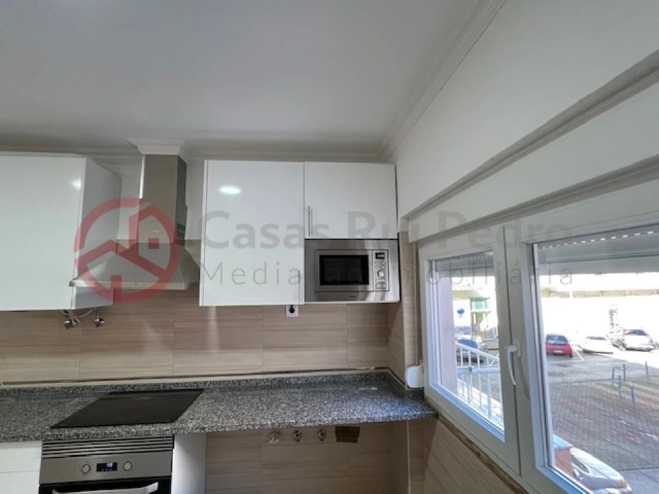 Apartamento T1 para Venda em Laranjeiro e Feijó Foto 38