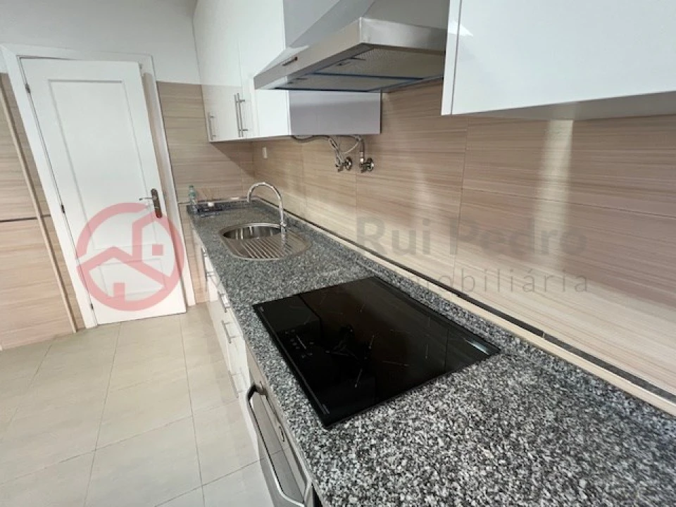 Apartamento T1 para Venda em Laranjeiro e Feijó Foto 39