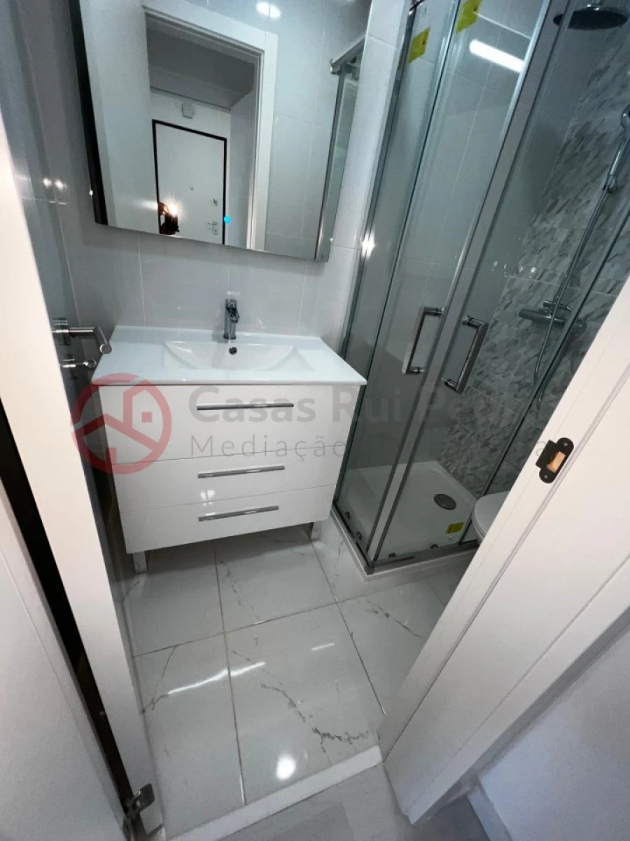 Apartamento T1 para Venda em Laranjeiro e Feijó Foto 10