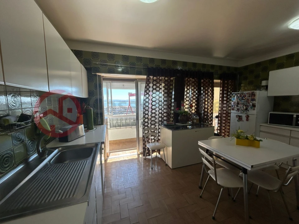 Apartamento T4 para Venda em Almada, Cova da Piedade, Pragal e Cacilhas Foto 1