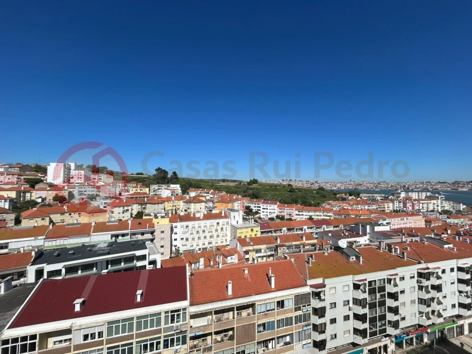 Apartamento T4 para Venda em Almada, Cova da Piedade, Pragal e Cacilhas Foto 30