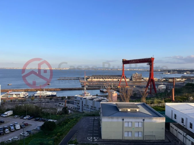 Apartamento T4 para Venda em Almada, Cova da Piedade, Pragal e Cacilhas Foto 1