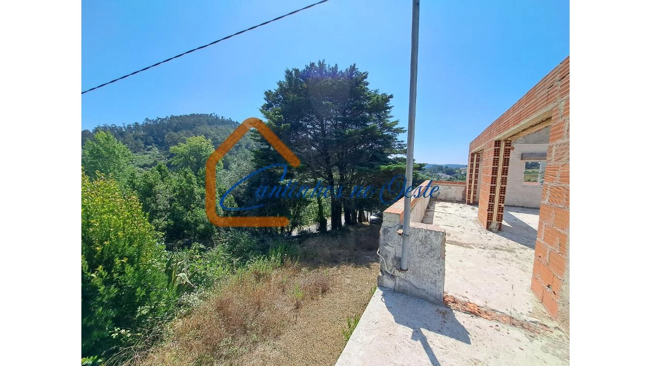 Moradia T3 para Venda em Salir de Matos Foto 3