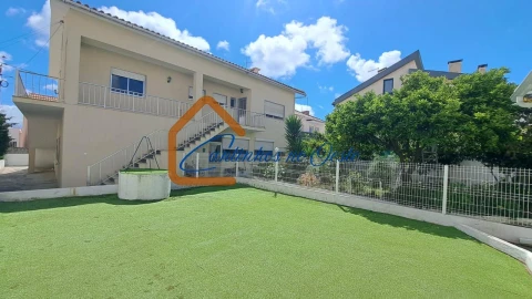 Moradia T5 para Venda em Nossa Senhora do Pópulo, Coto e São Gregório