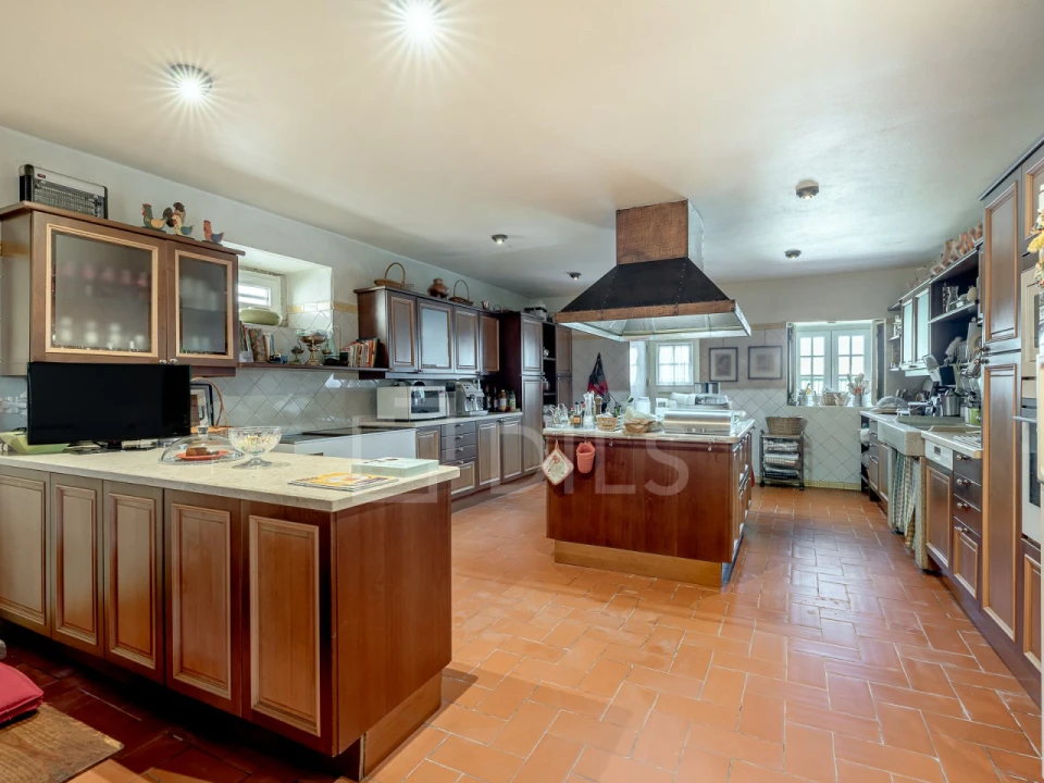 Moradia T7 para Venda em Carnide Foto 17