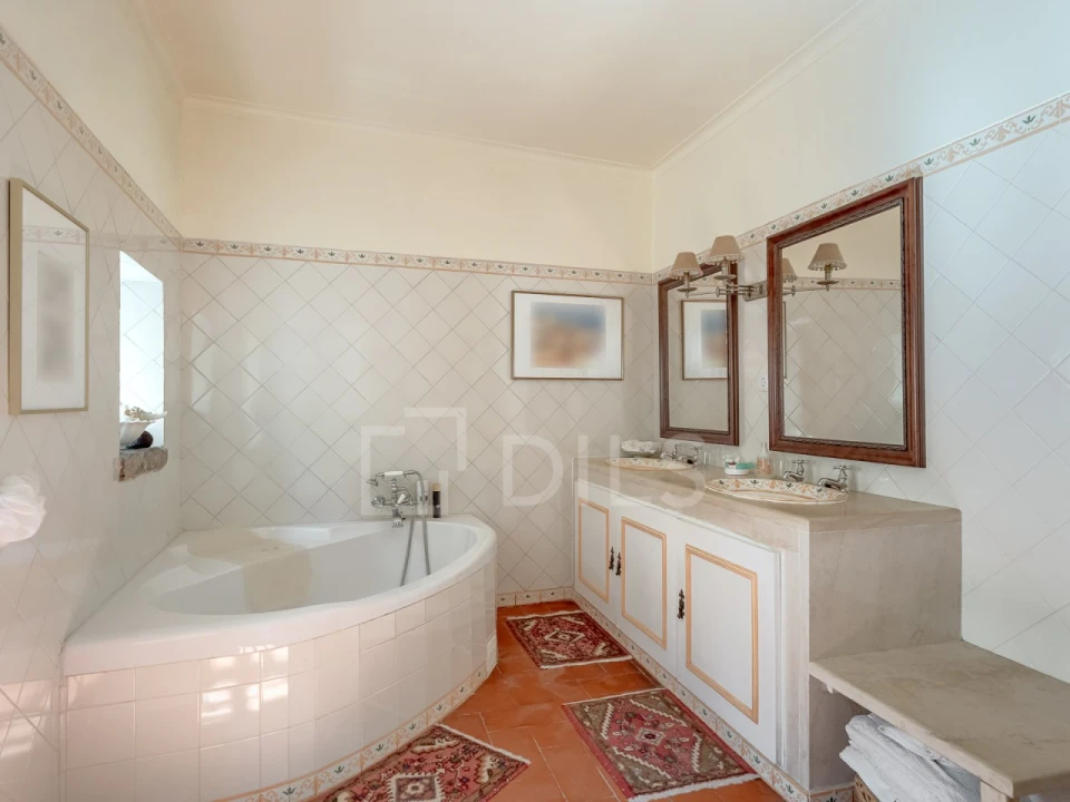 Moradia T7 para Venda em Carnide Foto 16