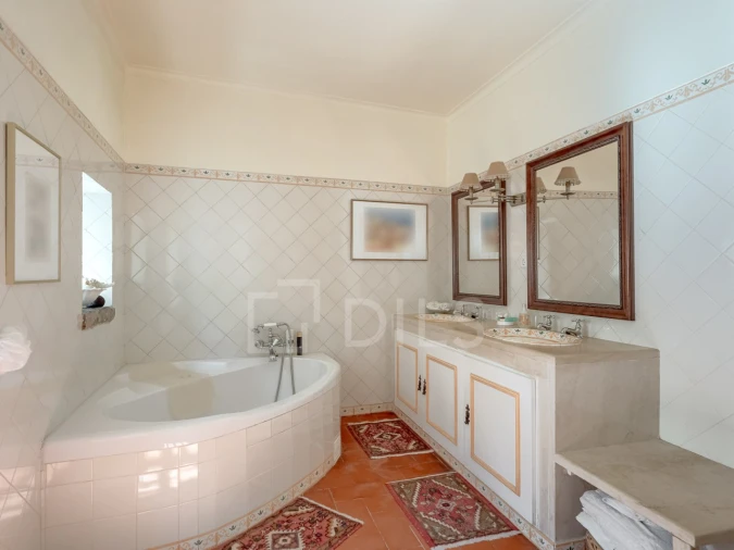 Moradia T7 para Venda em Carnide Foto 16