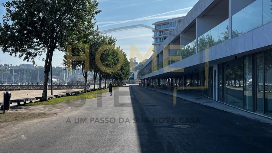 Loja para Arrendamento em Canidelo