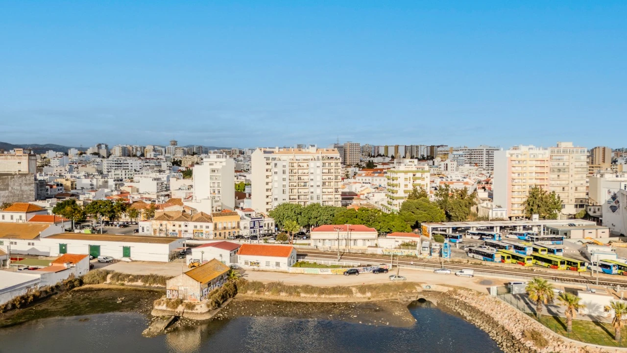 Apartamento T7 para para venda em Faro (Sé e São Pedro) Foto 9
