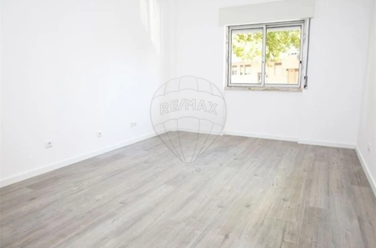 Apartamento T1 para Arrendamento em Vila Franca de Xira Foto 2