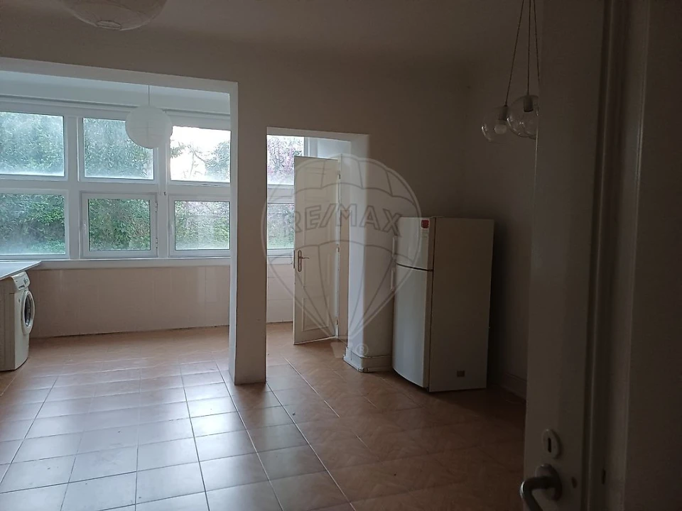 Apartamento T3 para Arrendamento em Alvalade Foto 3