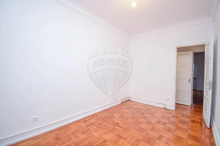 Apartamento T3 para Arrendamento em Alvalade Foto 8