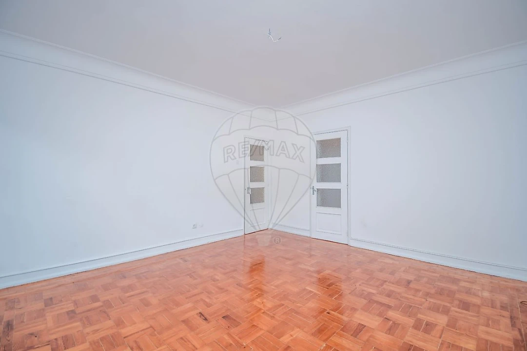 Apartamento T5 para Arrendamento em Alvalade Foto 20