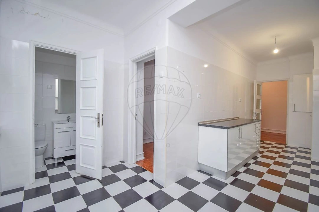 Apartamento T5 para Arrendamento em Alvalade Foto 19