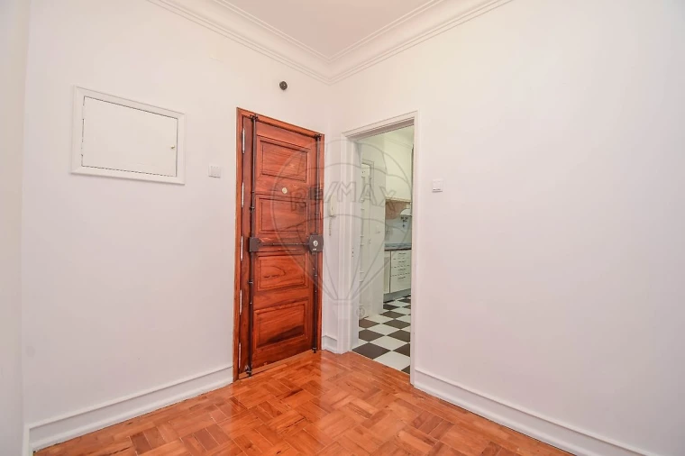 Apartamento T5 para Arrendamento em Alvalade Foto 14
