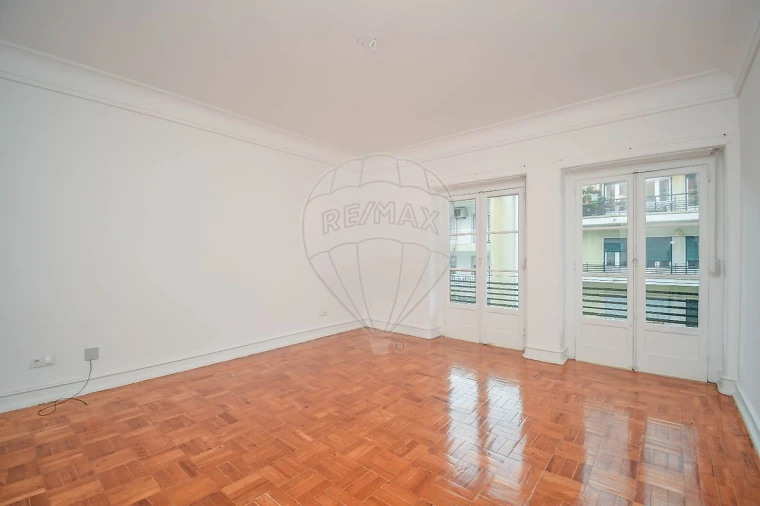 Apartamento T5 para Arrendamento em Alvalade Foto 25