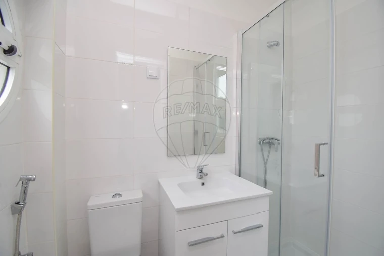 Apartamento T5 para Arrendamento em Alvalade Foto 10