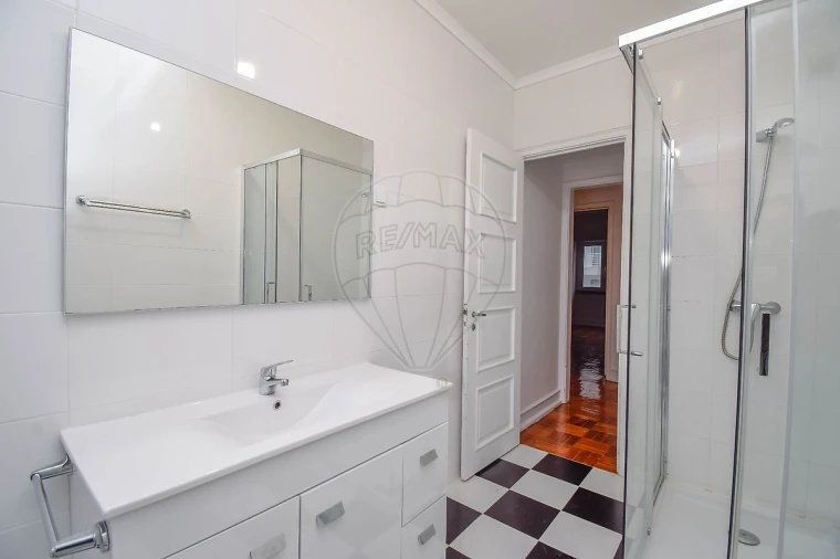 Apartamento T5 para Arrendamento em Alvalade Foto 5