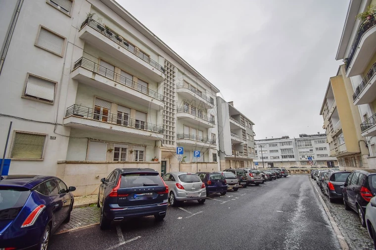 Apartamento T5 para Arrendamento em Alvalade Foto 7