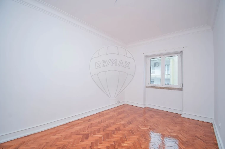 Apartamento T5 para Arrendamento em Alvalade Foto 12