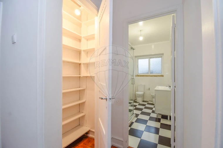 Apartamento T5 para Arrendamento em Alvalade Foto 21