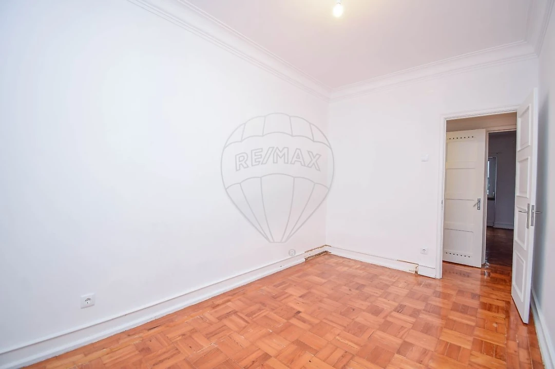 Apartamento T5 para Arrendamento em Alvalade Foto 1
