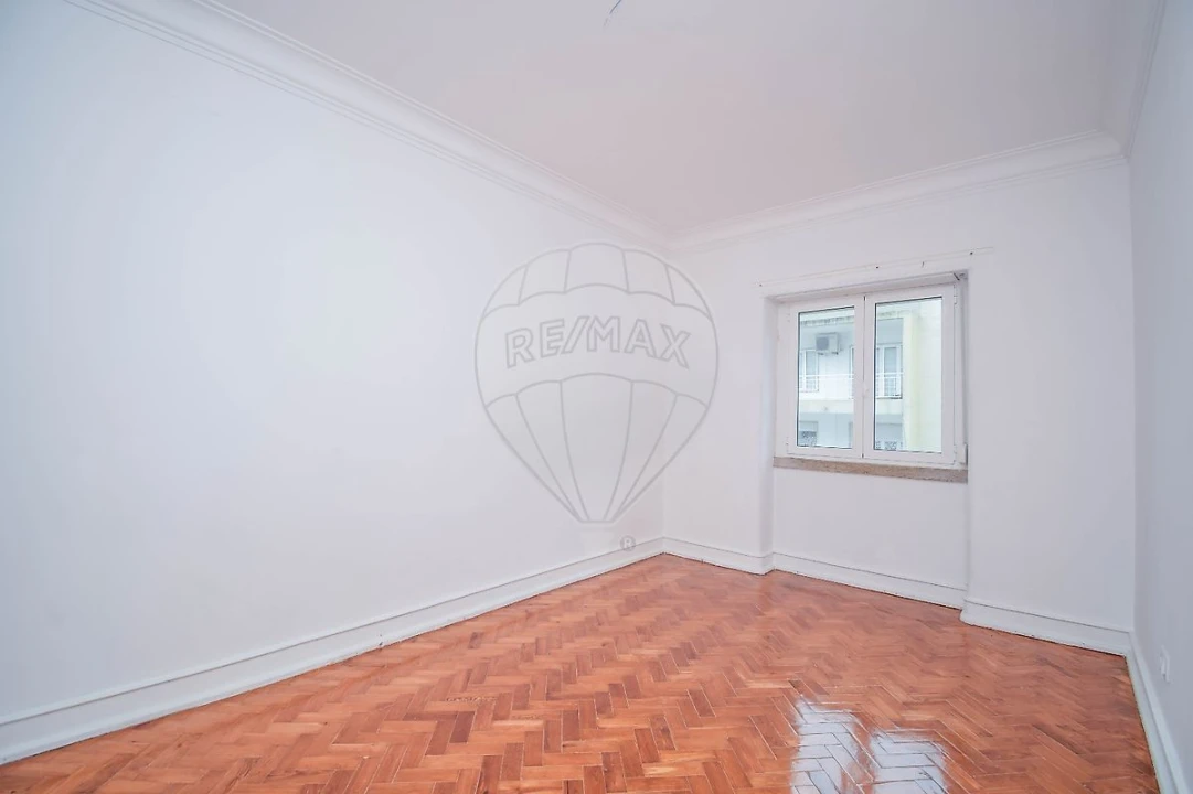 Apartamento T5 para Arrendamento em Alvalade Foto 12