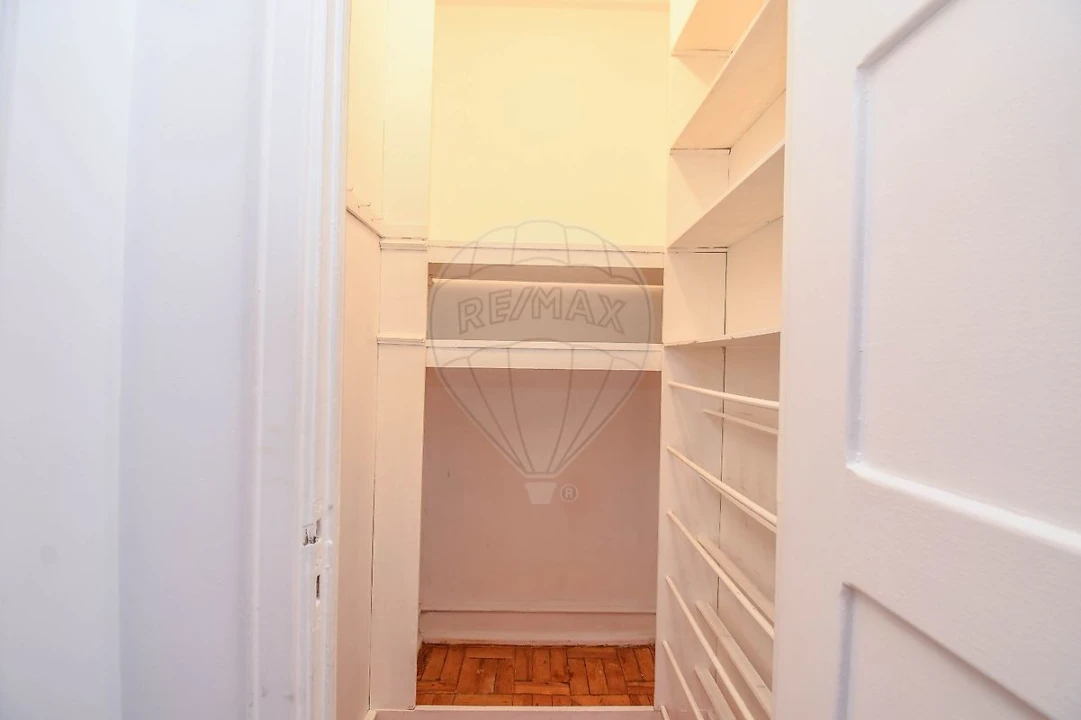 Apartamento T5 para Arrendamento em Alvalade Foto 4