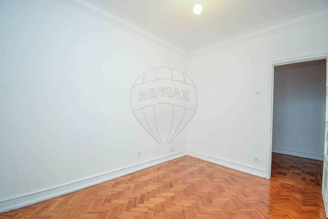 Apartamento T5 para Arrendamento em Alvalade Foto 17