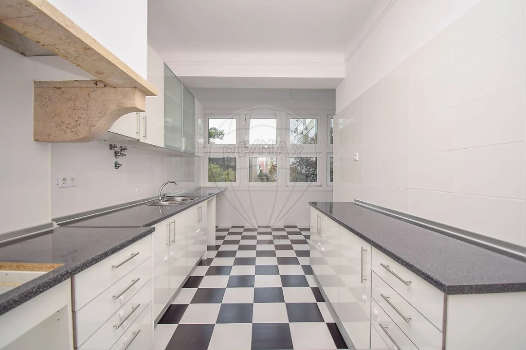 Apartamento T5 para Arrendamento em Alvalade Foto 22