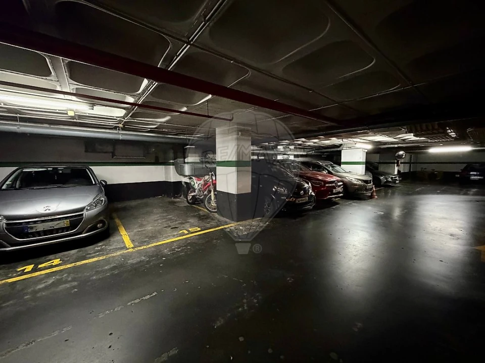 Garagem para Venda em Avenidas Novas Foto 9