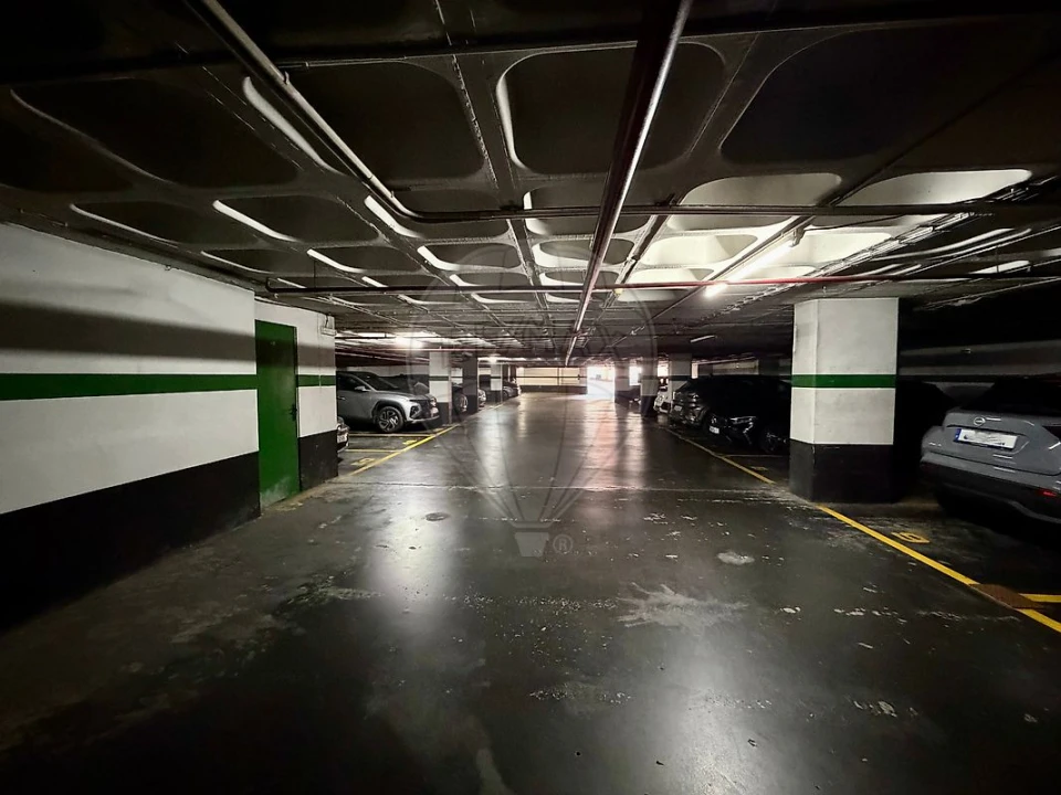 Garagem para Venda em Avenidas Novas Foto 1