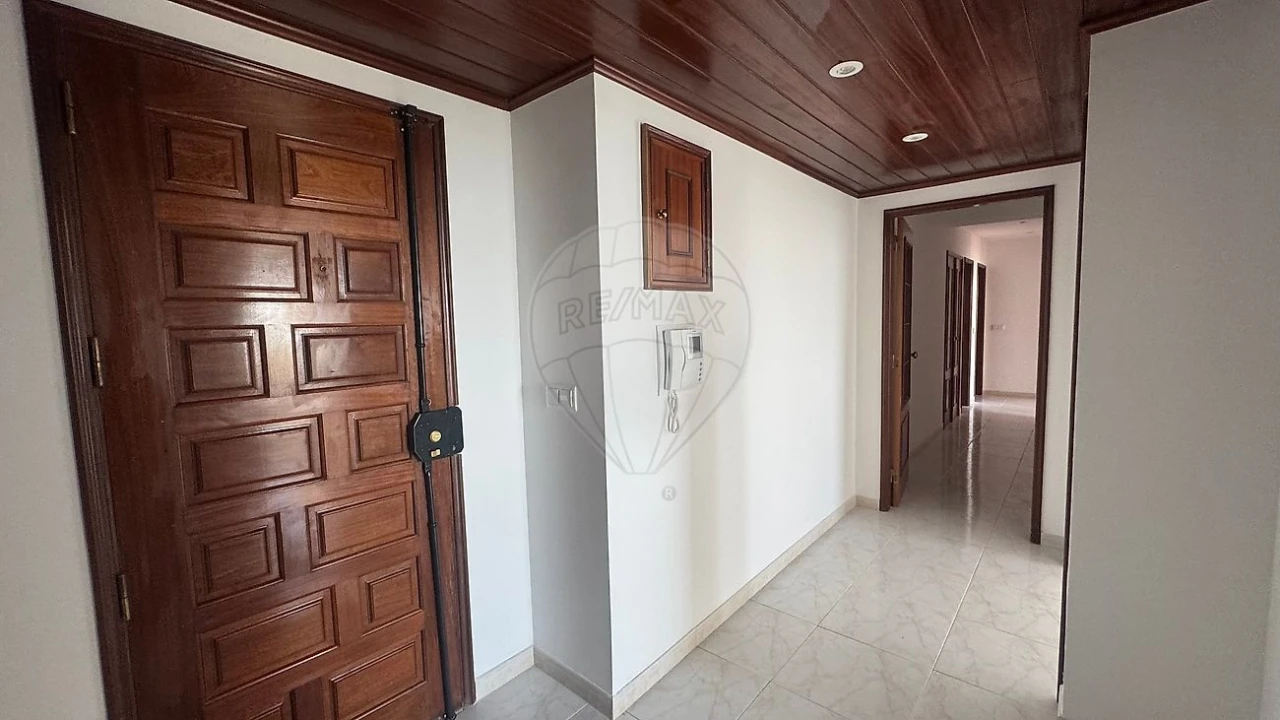 Apartamento T2 para Arrendamento em Cacém e São Marcos Foto 2