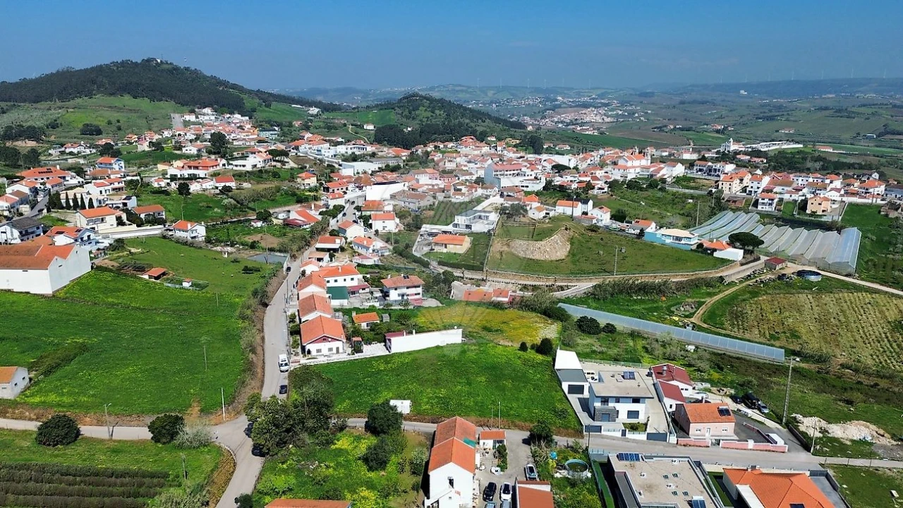 Terreno para Venda em Azueira e Sobral da Abelheira Foto 1