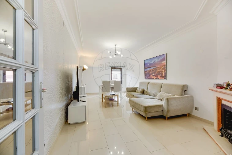 Apartamento T2 para Venda em Vialonga Foto 1